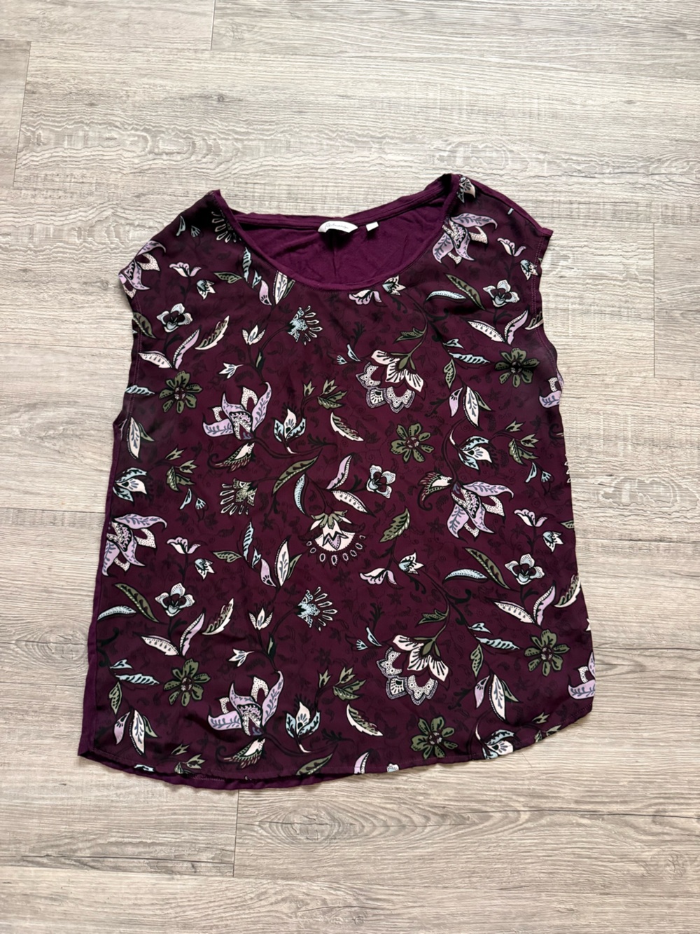 Reitmans Plum Floral Short Sleeve Scoop Neck Top with Green Accents